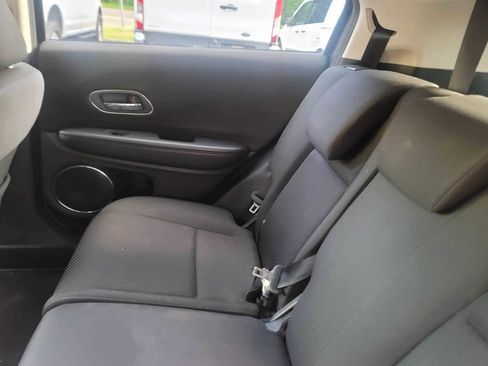 Used 2018 Honda HR-V EX image 11