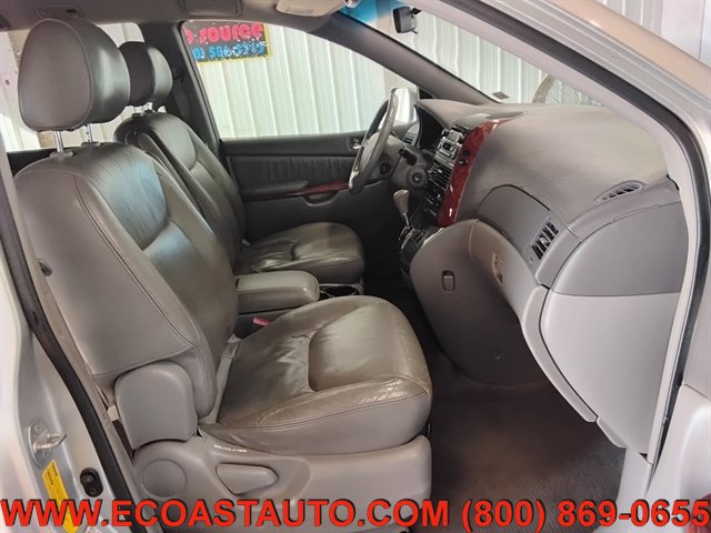 Used 2004 Toyota Sienna XLE w/ XLE Pkg 17 AWD/4WD image 16