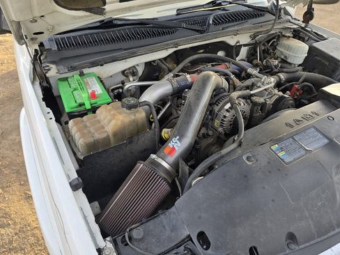 Used 2004 GMC Sierra 2500 SLT w/ Heavy-Duty Power Package image 33