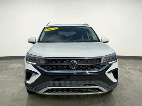 Used 2024 Volkswagen Taos SE image 14