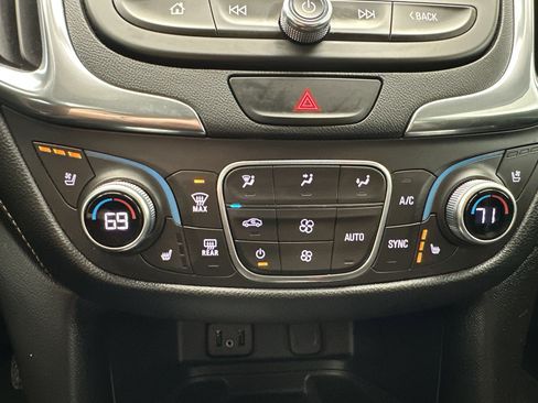 Certified 2018 Chevrolet Equinox Premier image 18