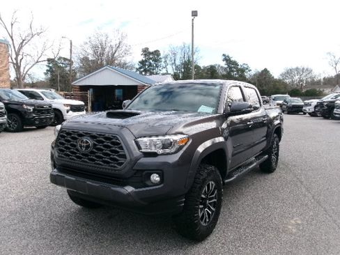 Used 2021 Toyota Tacoma TRD Sport w/ Technology Package image 6