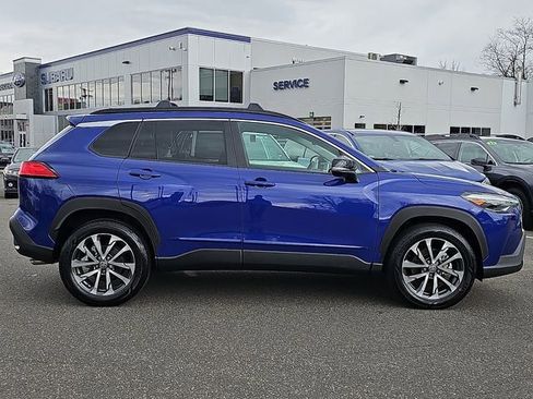 Used 2025 Toyota Corolla Cross XLE w/ Convenience Package AWD/4WD image 7