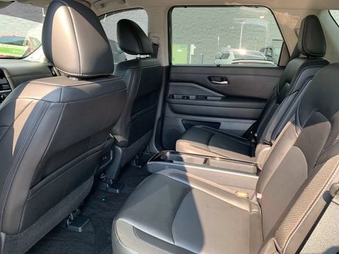 Used 2024 Nissan Pathfinder SL w/ SL Premium Package AWD/4WD image 13