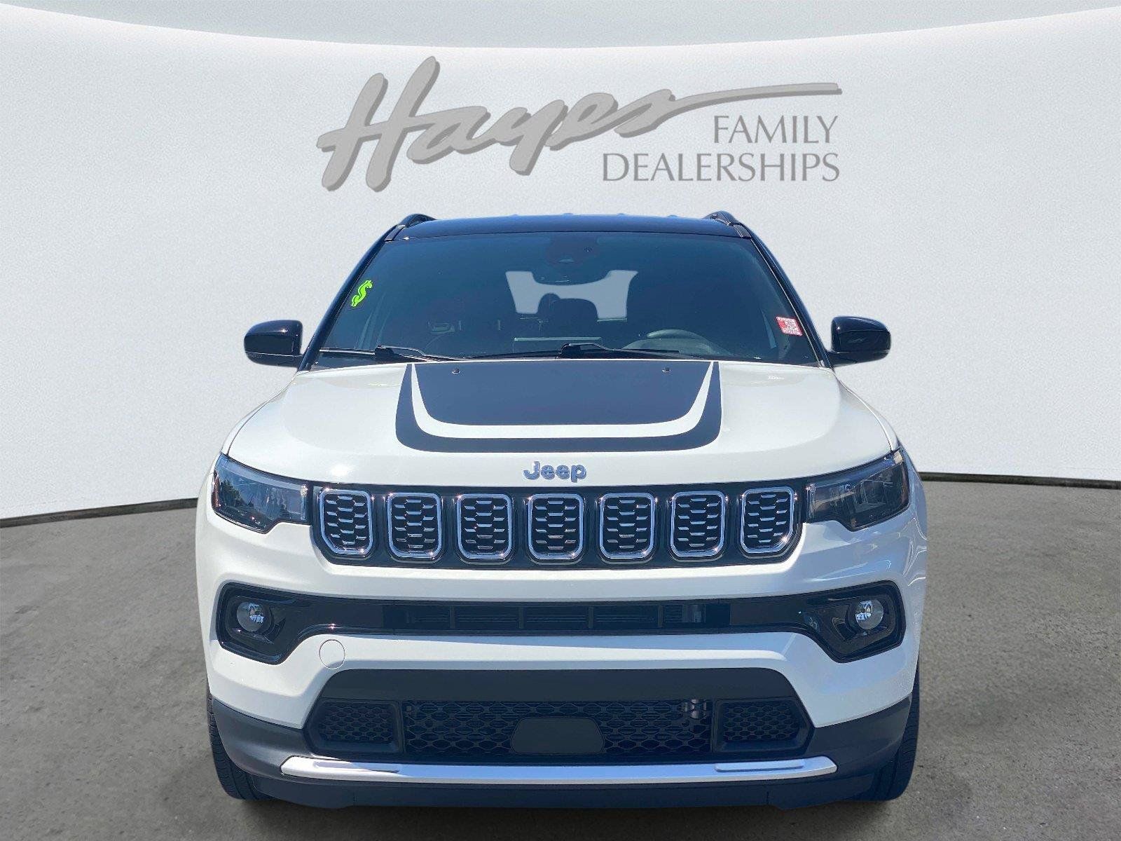 Used 2025 Jeep Compass Limited w/ Mopar Graphics Package AWD/4WD image 11
