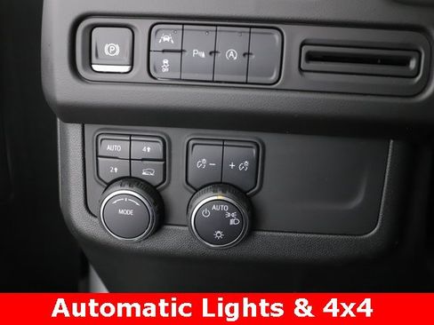 Used 2024 Chevrolet Suburban RST image 20