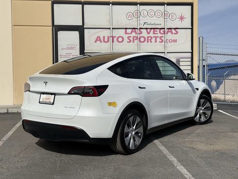 Used 2022 Tesla Model Y Long Range image 7