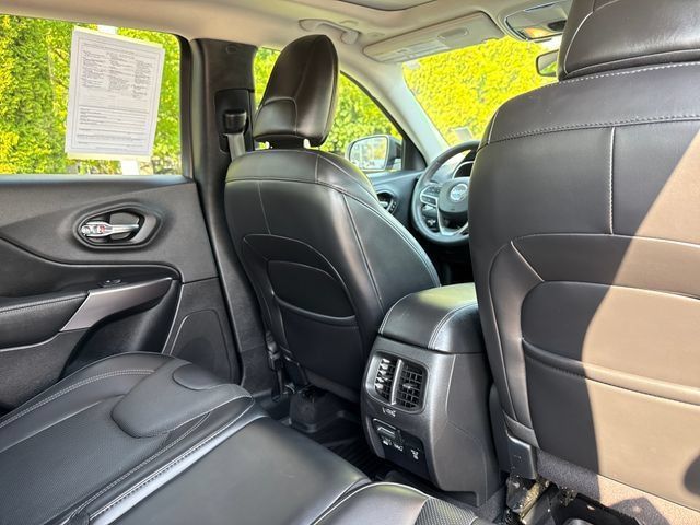 Used 2019 Jeep Cherokee Limited w/ Luxury Group AWD/4WD image 23