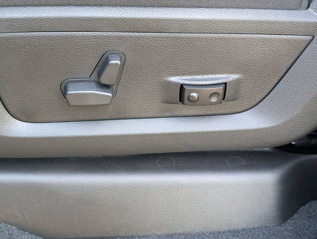 New 2026 RAM 3500 Big Horn AWD/4WD image 12
