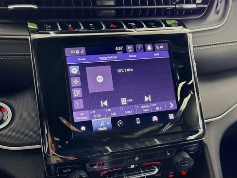 New 2025 Jeep Grand Cherokee L Laredo image 34