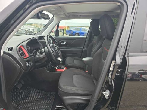 Used 2018 Jeep Renegade Trailhawk w/ Popular Equipment Group AWD/4WD image 9