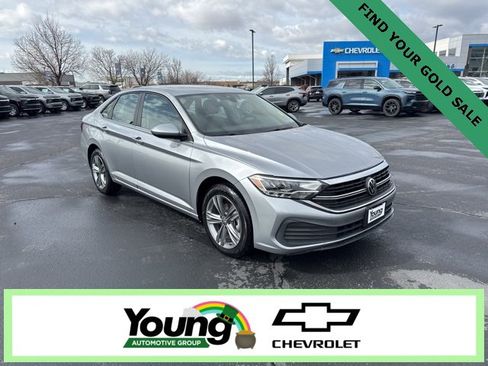 Used 2024 Volkswagen Jetta SE image 1