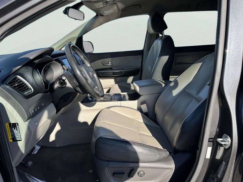 Used 2017 Kia Sedona LX w/ LX Essentials Premium Package FWD image 16