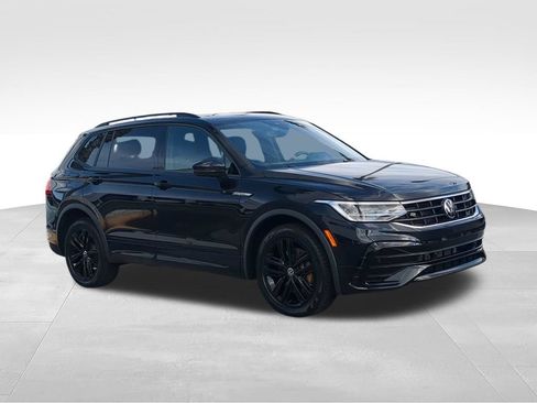 Certified 2022 Volkswagen Tiguan SE R-Line FWD image 2