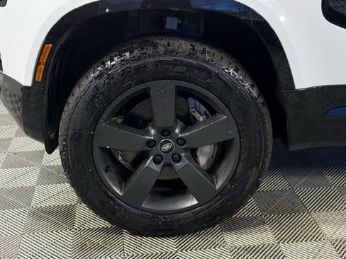 Used 2024 Land Rover Defender 110 X-Dynamic SE image 11