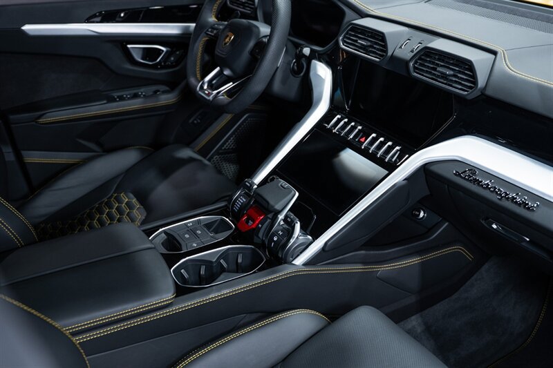 Used 2020 Lamborghini Urus AWD/4WD image 60