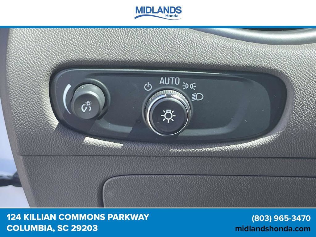 Used 2025 Chevrolet Malibu LT FWD image 17