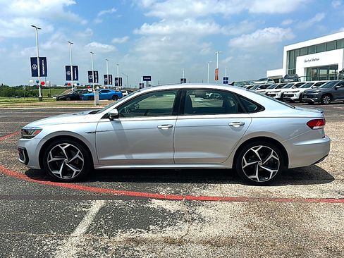 Used 2020 Volkswagen Passat 2.0T R-Line FWD image 5