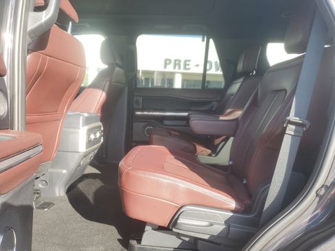 Used 2024 Ford Expedition Limited image 12