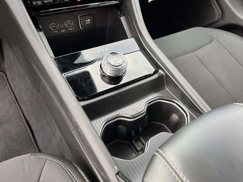 Used 2025 Jeep Grand Cherokee Laredo X AWD/4WD image 31