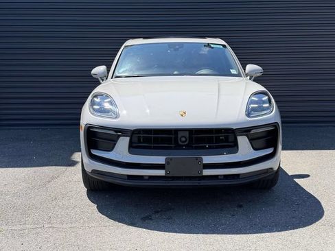 Certified 2024 Porsche Macan AWD/4WD image 2