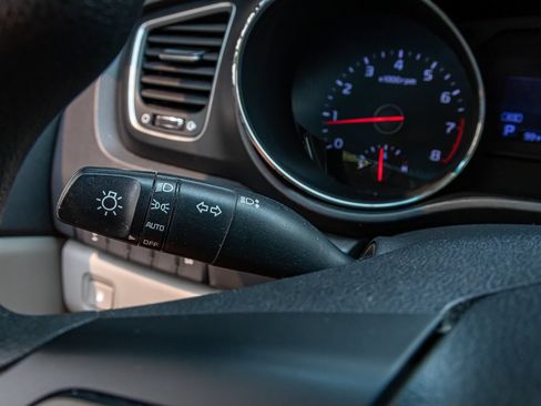Used 2019 Kia Sedona L FWD image 21