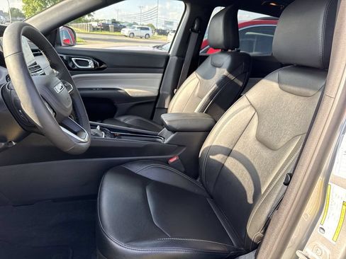 Used 2025 Jeep Compass Limited AWD/4WD image 21