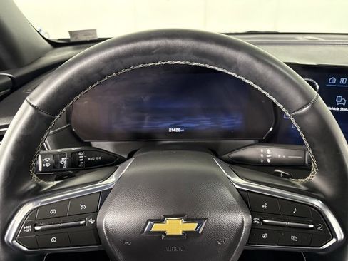 Used 2025 Chevrolet Traverse LT image 4