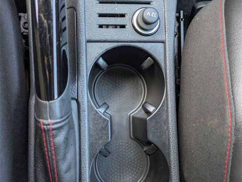 Used 2017 Volkswagen GTI SE image 28