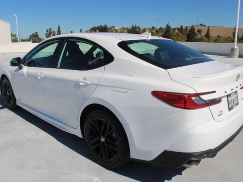 Certified 2025 Toyota Camry SE AWD/4WD image 5