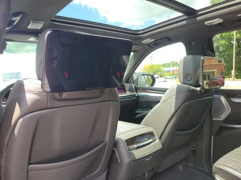 Certified 2025 Cadillac Escalade ESV Sport Platinum w/ LPO, Floor Liner Package AWD/4WD image 10