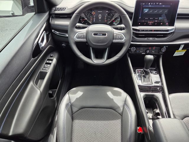 Used 2026 Jeep Compass Latitude AWD/4WD image 12