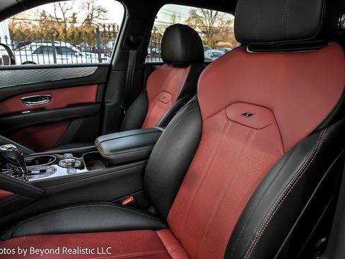 Used 2023 Bentley Bentayga image 26