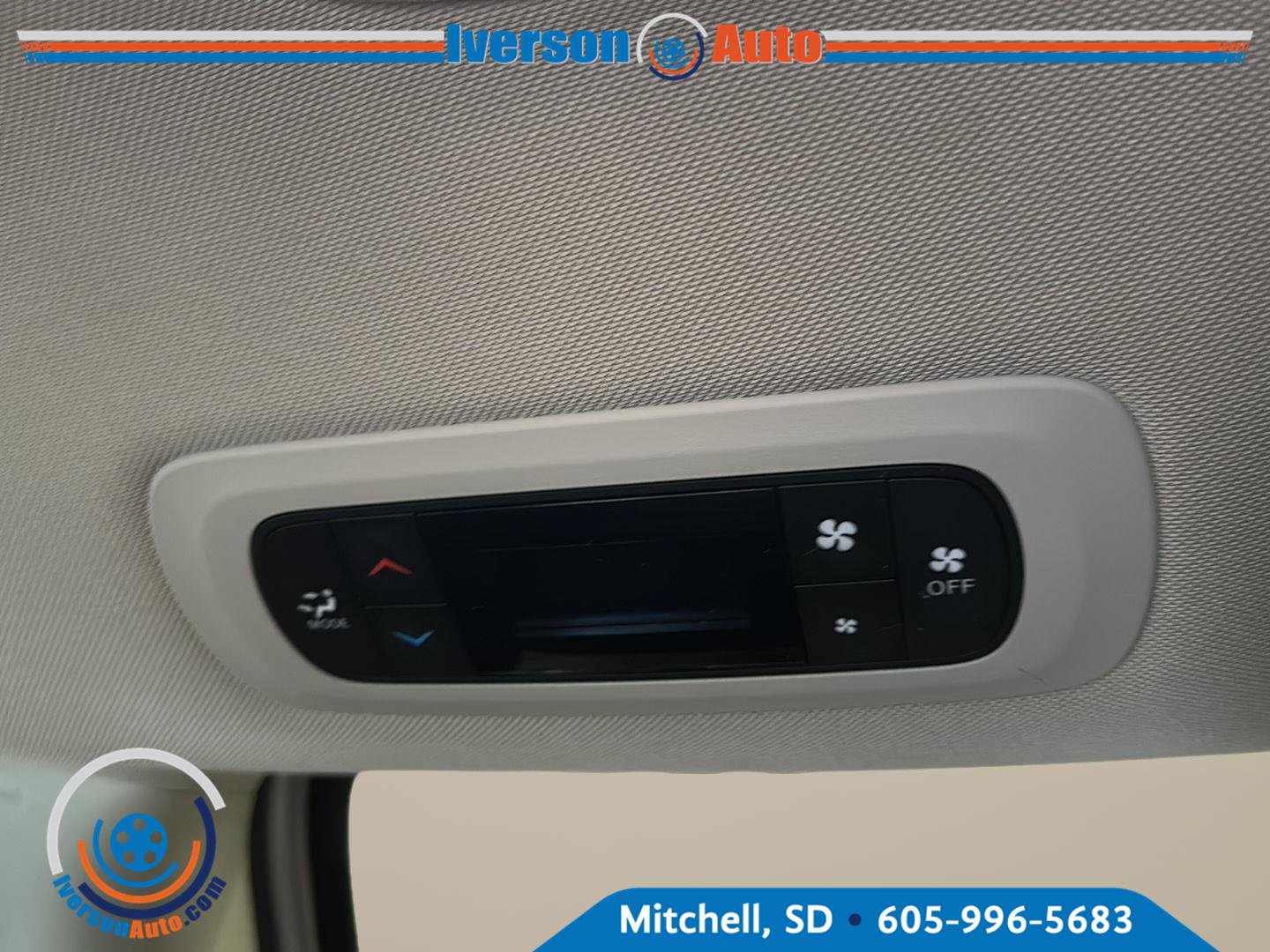 Used 2023 Chrysler Voyager LX FWD image 27