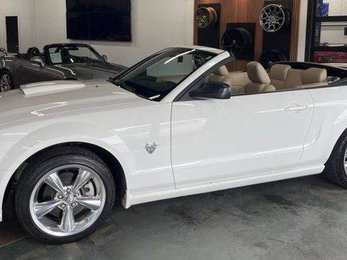 Used 2009 Ford Mustang GT Premium RWD image 1