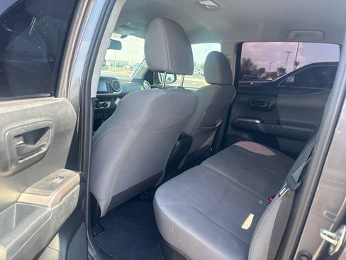 Used 2017 Toyota Tacoma SR5 w/ Tow Package RWD image 10
