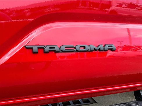 Certified 2026 Toyota Tacoma SR5 AWD/4WD image 30