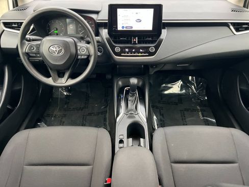 Used 2024 Toyota Corolla LE image 3