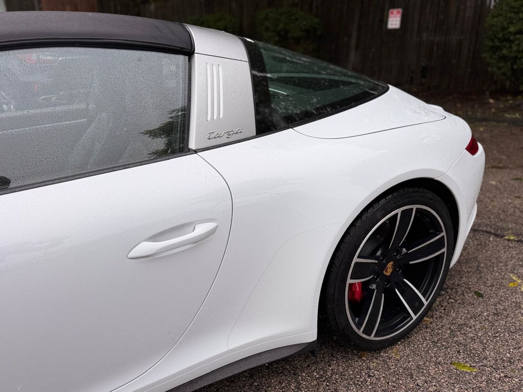 Used 2018 Porsche 911 Targa 4S w/ Sportdesign Package AWD/4WD image 17