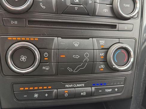 Used 2017 Ford Explorer XLT FWD image 27