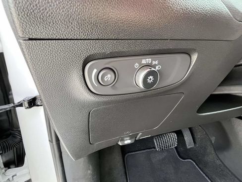 Used 2024 Buick Encore GX Sport Touring FWD image 17
