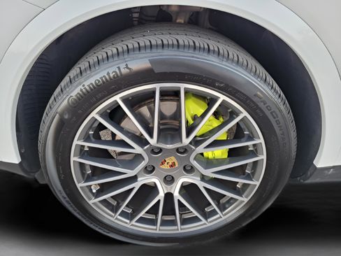 Used 2022 Porsche Cayenne E-Hybrid Coupe image 22