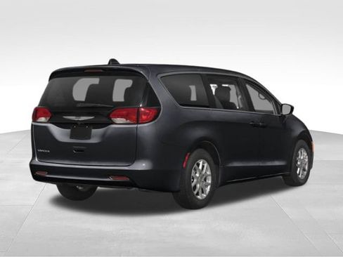 Used 2023 Chrysler Voyager LX FWD image 34
