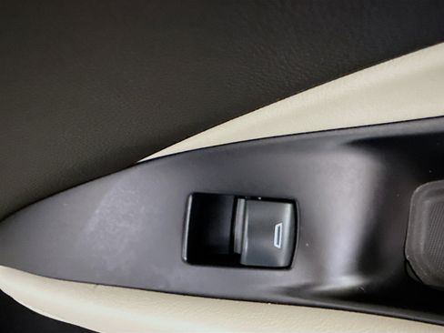 Used 2023 Buick Enclave Essence FWD image 31