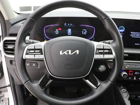 Used 2025 Kia Telluride S AWD/4WD image 17