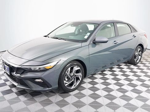 Used 2024 Hyundai Elantra SEL FWD image 7