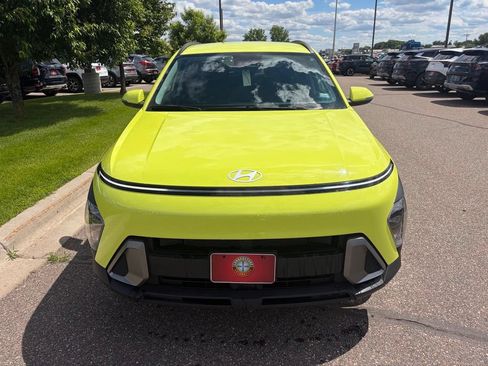 Used 2024 Hyundai Kona SEL AWD/4WD image 3
