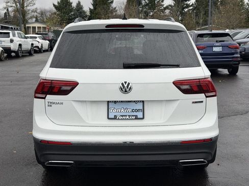 Used 2021 Volkswagen Tiguan SE w/ Panoramic Sunroof Package image 7