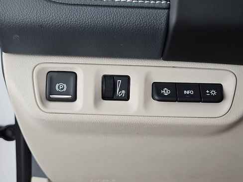 Used 2022 GMC Acadia Denali w/ Denali Technology Package FWD image 23