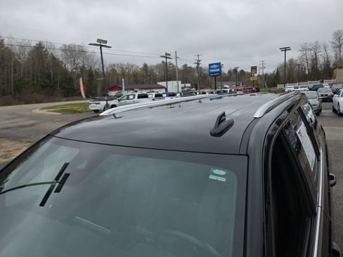 Used 2023 Chevrolet Suburban LT w/ Luxury Package image 17